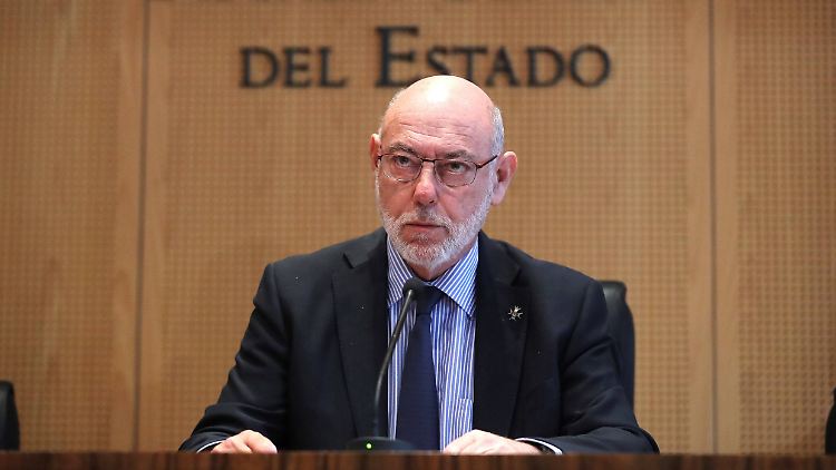 Der spanische Generalstaatsanwalt Maza erlag den Folgen einer Infektion, wie es offiziell heißt.
