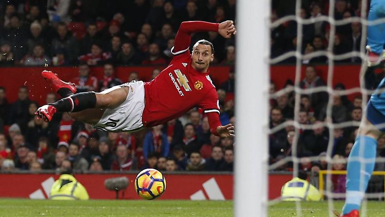 Er ist wieder zurück auf dem Platz - und wie eh und je bescheiden: Zlatan Ibrahimovic.