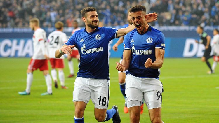 Franco di Santo (r.) beendete per Elfmeter seinen Torfluch in der Bundesliga und ebnete mit dem 1:0 den Weg auf Platz zwei.