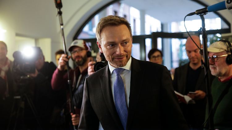 Christian Lindner am Morgen danach in der Parteizentrale der FDP.
