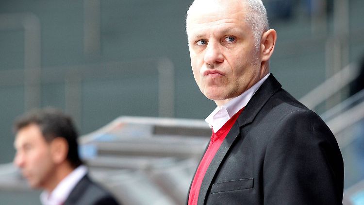 Nur Stunden nach der Trennung von Clouston präsentieren die Kölner Haie mit Draisaitl einen neuen Coach.