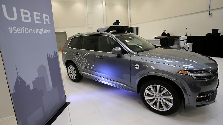 Der selbstfahrende Volvo XC90 von Uber bei einer Präsentation in Pittsburgh.