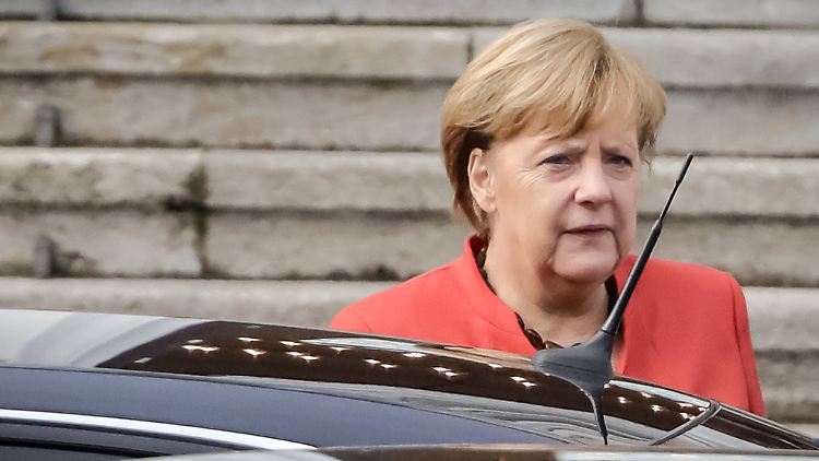 Am Mittag stattete Merkel dem Bundespräsidenten einen Besuch ab, um zu besprechen, wie es nun weitergeht.