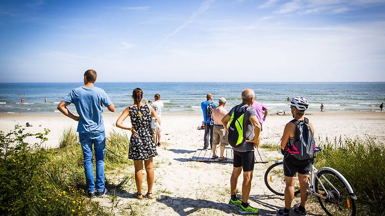Die meisten Deutschen lieben den Urlaub am Strand.