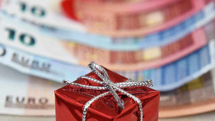 Das Weihnachtsgeld gibt es überwiegend als festen Prozentsatz des Monatseinkommens.