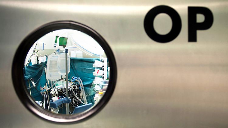 Blick in den Operationssaal. Ein Eingriff an der Schulter ist manchmal nicht besser als Physiotherapie.