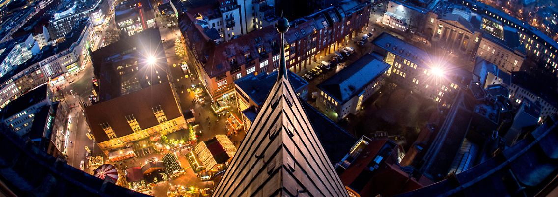 Hannover: Besonders zur Weihnachtszeit ist die Stadt auch abends taghell erleuchtet.