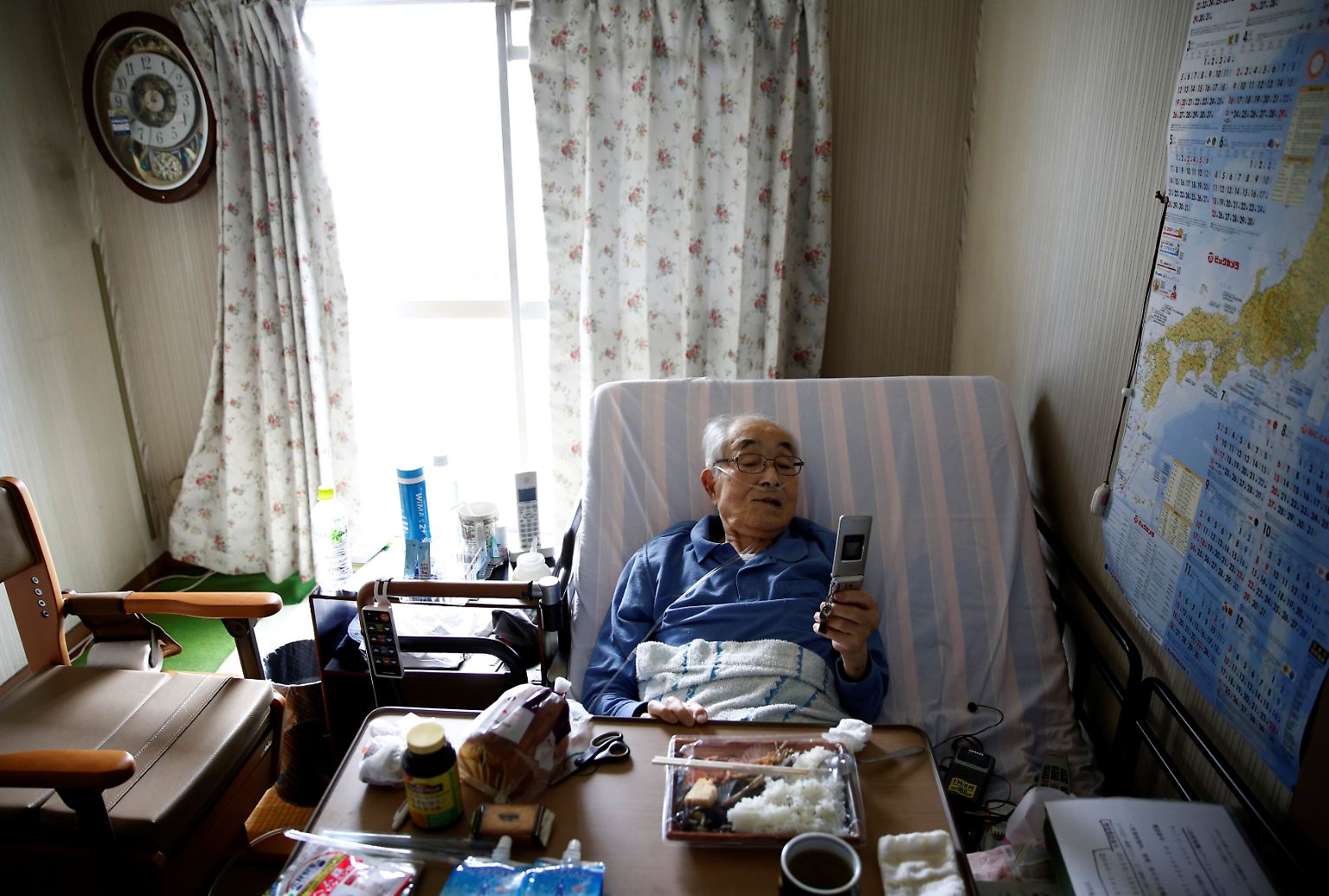 Im Juli wird bei Katsuo Saito Leukämie diagnostiziert. Der 89-Jährige entscheidet sich gegen eine Behandlung, er will lediglich Palliativpflege. 