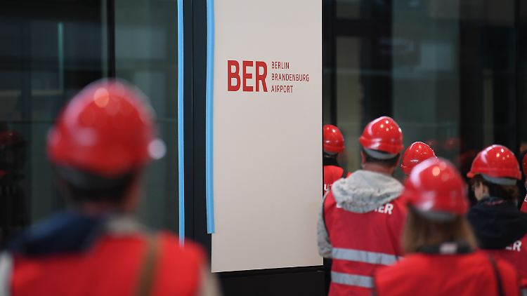 Sichert Bauunternehmen Aufträge: der BER.