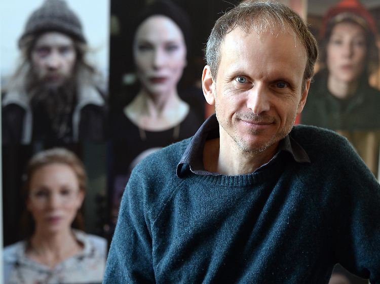 Julian Rosefeldt begreift seine Arbeit "Manifesto" als einen "Call for Action".