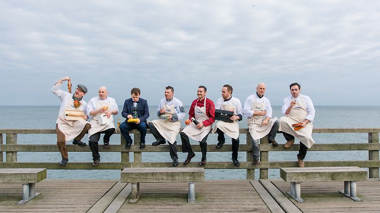 Die Gastgeber von "Kühlungsborn kocht" 2017: Tillmann Hahn, Christian Marzahn, Christian Kerber, Lukasz Kawa, Jens Hacker, Patrick Kühn, Björn Schütze, Yves Kalweit (v.l.) Michael Alt fehlt im Bild.
