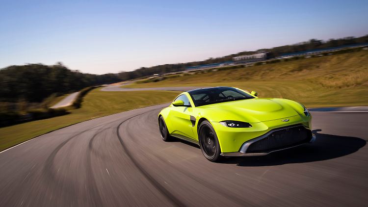 Das Gesicht des Aston Martin Vantage erinnert stark an den Mazda MX5.