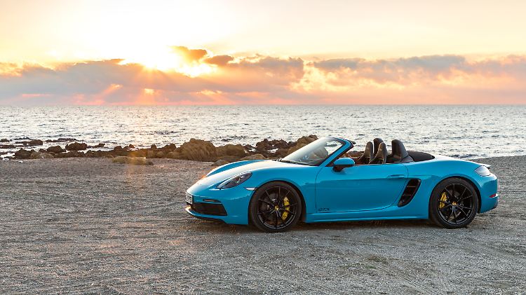 Auch als Boxster macht der 718 GTS eine gute Figur. Vor allem im Sonnenuntergang.