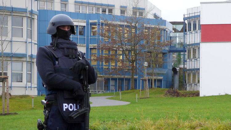 Vorsorglich sperrte die Polizei das Audimax-Gebäude und die Mensa der Universität.