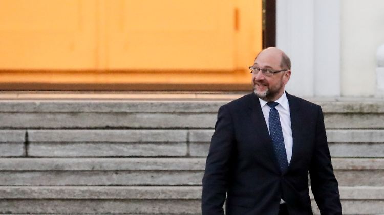 SPD-Chef Schulz kommt von seinem Gespräch mit Bundespräsident Steinmeier.