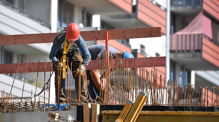 Das florierende Bauhauptgewerbe umfasst vor allem den Bau von Gebäuden, Straßen und Leitungen.