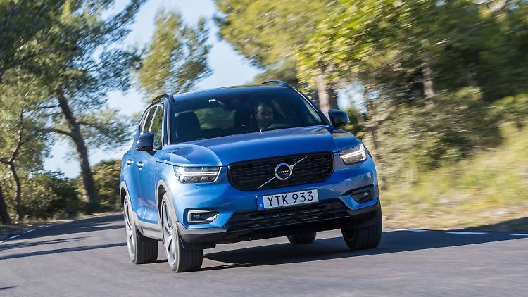 In der Front sieht der Volvo XC40 seinen Brüdern XC60 und XC90 schon ähnlich.