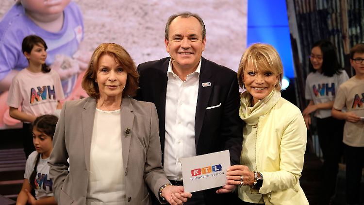 Senta Berger, Wolfram Kons und Uschi Glas beim RTL-Spendenmarathon.