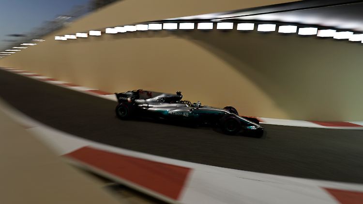 Lewis Hamilton lag im Abu-Dhabi-Training knapp vor allen Rivalen.