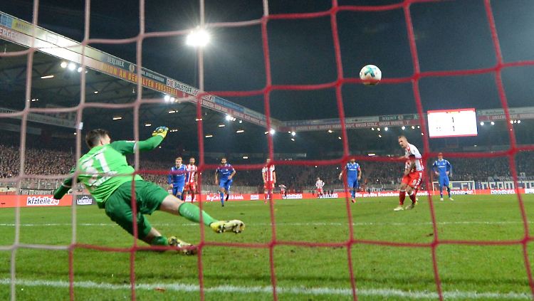 Der Darmstädter Torwart Florian Stritzel gab gegen Union Berlin sein Zweitliga-Debüt.