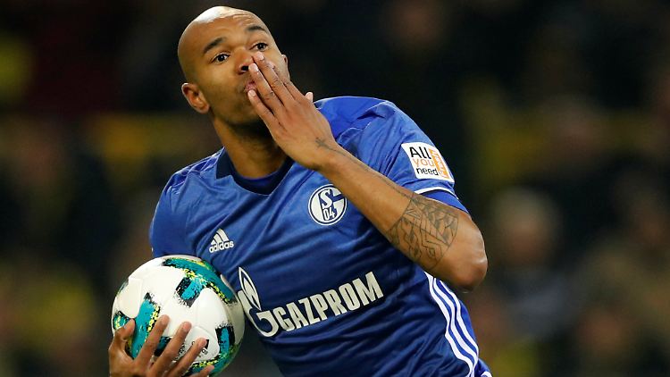 Sorgt für das 4:4 - Schalkes Naldo.