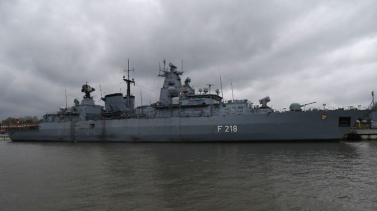 Die "Mecklenburg Vorpommern", hier in  Wilhelmshaven.