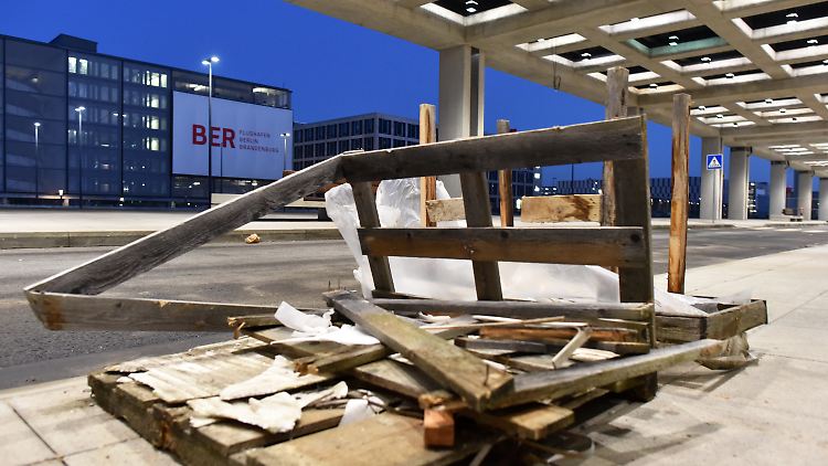 Aller Tage Abend am BER?: Erst sickern Berichte durch, dann wird verschoben.