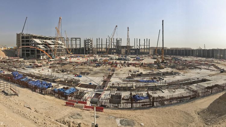 In Katar entstehen für die Fußball-WM 2022 viele neue n Bauten.
