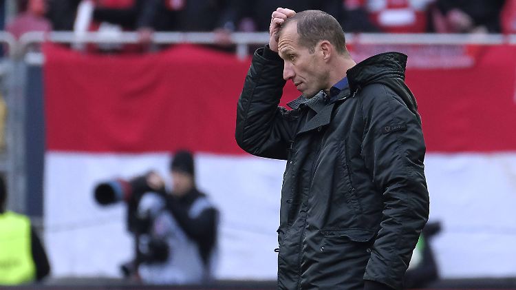 Und nun? Kaiserslauterns Trainer Jeff Strasser.