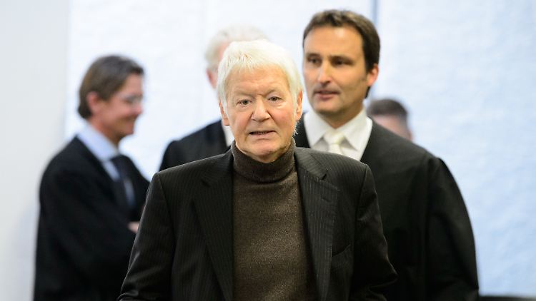 Anton Schlecker hat bei der Pleite seiner Drogeriekette Millionen über seine Familie beiseite geschafft.