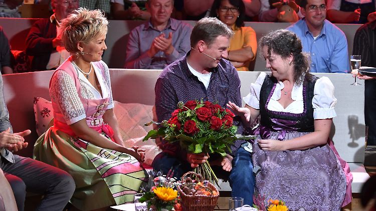 Moderatorin Inka Bause (l.), der treue Traktorfan Bernhard "Benny" und Nadine.