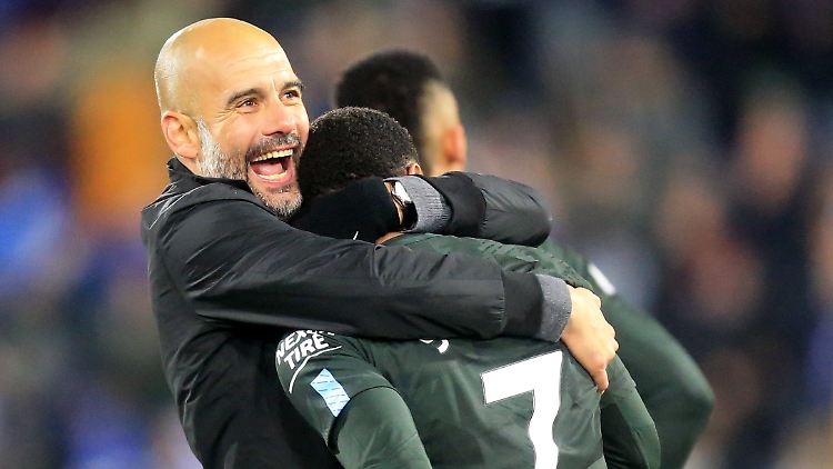 Wer unter Guardiola trainiert, darf keine Angst vor Nähe haben.
