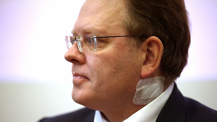Ich mache weiter: Altenas Bürgermeister Hollstein will gegen die Verrohung kämpfen.
