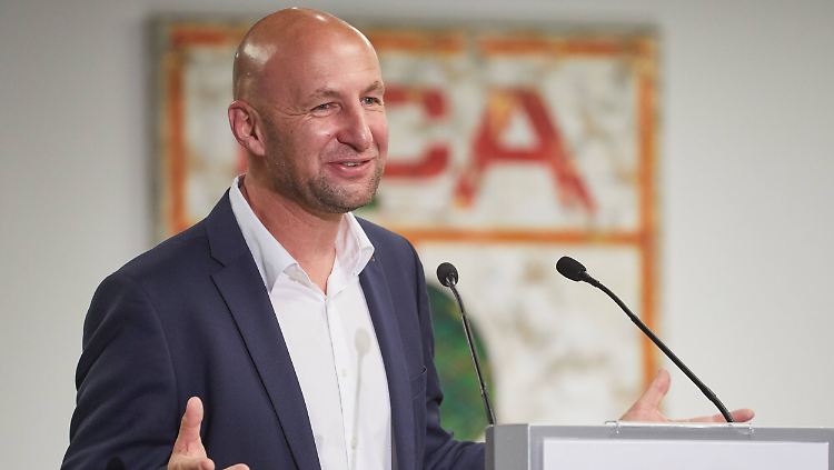 "Ich mag ihn auch nicht" - sagt der FCA-Präsident über Leipzigs Manager Oliver Mintzlaff.