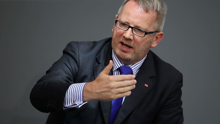 Kahrs will die Steuern erhöhen, um das Rentenniveau zu stabilisieren.