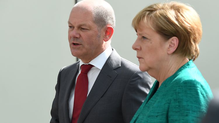 SPD-Vize Olaf Scholz zweifelt am "politischen Stil" von Kanzlerin Merkel.