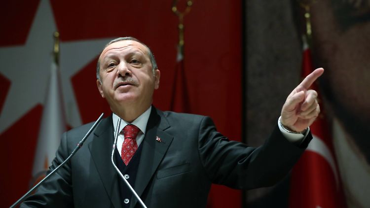 Über 50.000 mutmaßliche Anhänger der Gülen-Bewegung hat Erdogan seit dem Putsch bereits verhaften lassen.