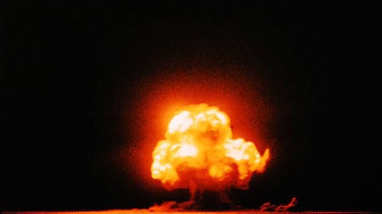 Anfang Mai 1945 kapitulierte Deutschland. Zweieinhalb Monate später testeten die USA die erste Atombombe. 