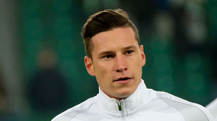 Der deutsche Weltmeister Draxler sitzt beim Spiel gegen Troyes 90 Minuten auf der Bank.
