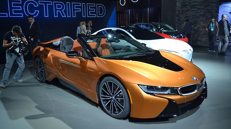 Der BMW i8 Roadster war eine der wenigen Neuigkeiten, die sich auf der Los Angeles Auto Show präsentierten.