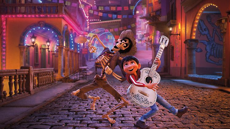 Der Junge Miguel nimmt es in "Coco" mit den Toten auf - und mit der Musik.