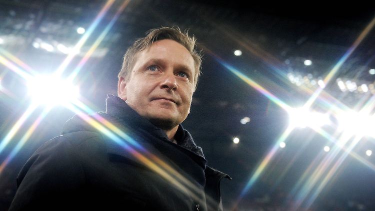 Horst Heldt wechselt nicht an den Rhein. 