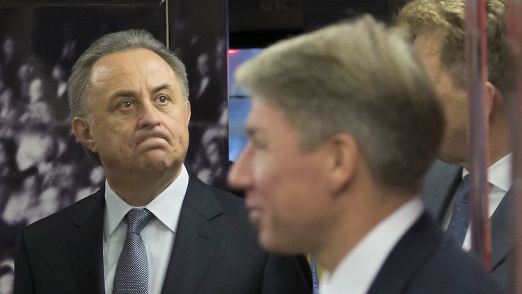Dopingvorwürfe machen ihn wütend: Witali Mutko (m.).