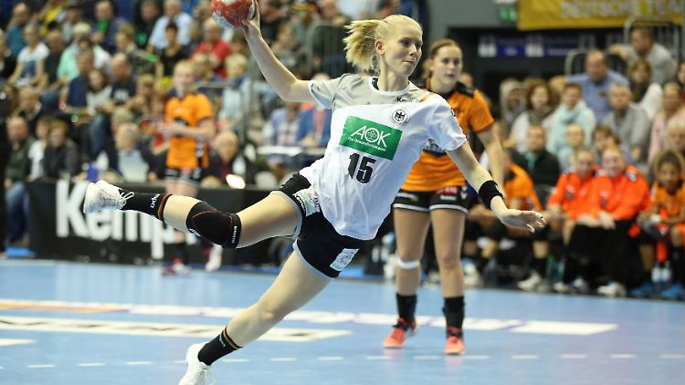 Mit Losglück wollen die deutschen Handball-Frauen mindestens ins Halbfinale kommen.