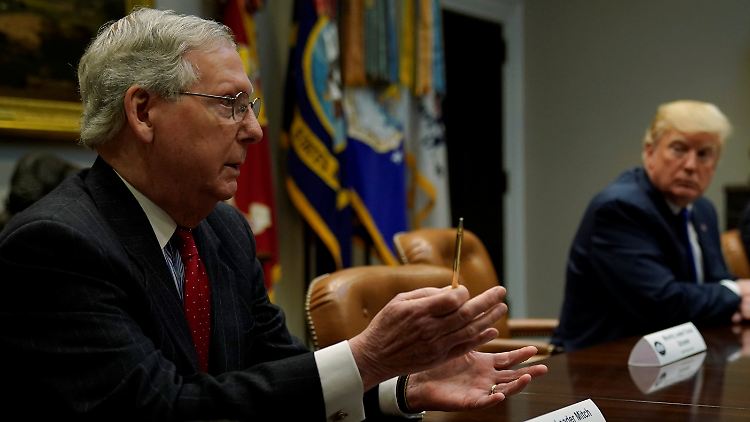 Mitch McConnell (l.) verkündet: "Wir haben die Stimmen" - Donald Trump wird's freuen.