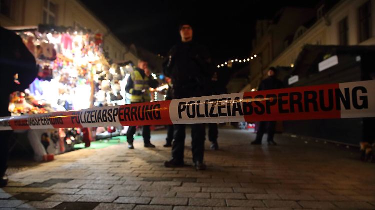 Der traditionelle Weihnachtsmarkt "Blauer Lichterglanz" in der Potsdamer Innenstadt.