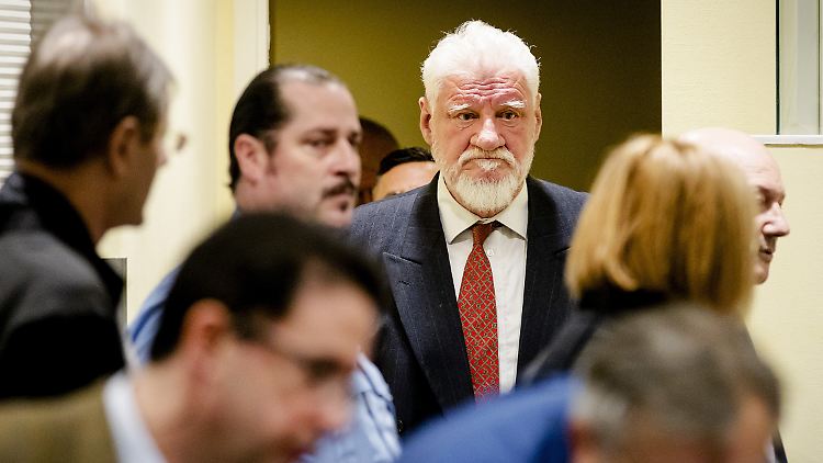 Trotz der ihm vorgeworfenen Verbrechen gilt Praljak für viele in seiner Heimat bis heute als Held.