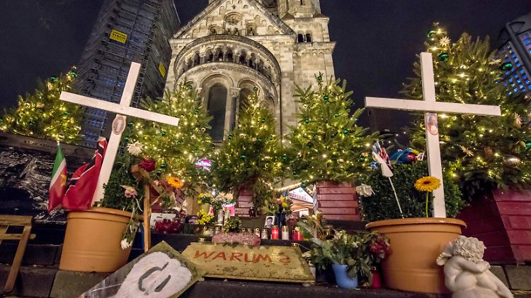 Nach dem Terroranschlag auf den Berliner Weihnachtsmarkt blieben Opferfamilien teilweise schmerzlich alleine. Kurt Beck will solche Fälle künftig verhindern.