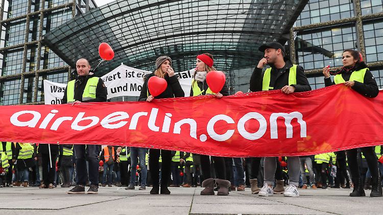 Ende November protestierten die Beschäftigten von Air Berlin im Zentrum der Hauptstadt gegen ihre Entlassung.