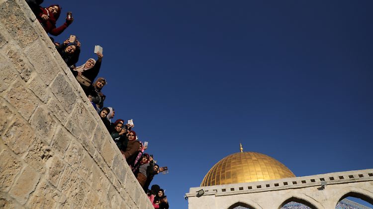 Der Felsendom mit der goldenen Kuppel auf dem Tempelberg ist eines der Wahrzeichen Jerusalems.